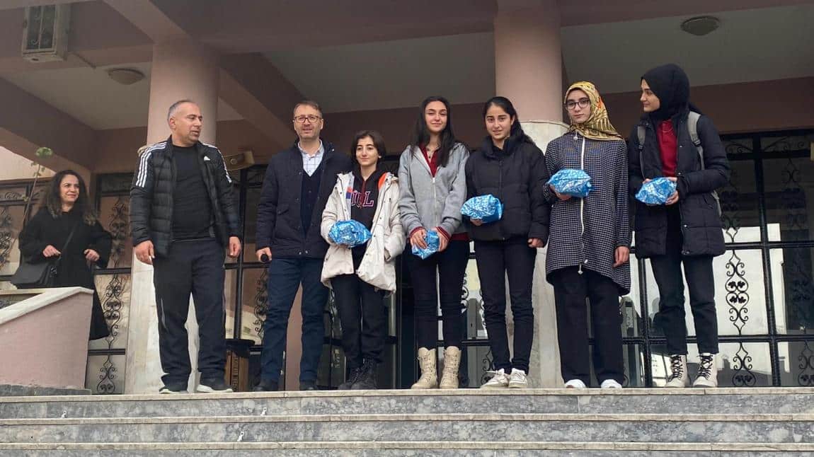 İl İkincisi Olan Okul Badminton Kız Takımımıza Ödülleri Verildi