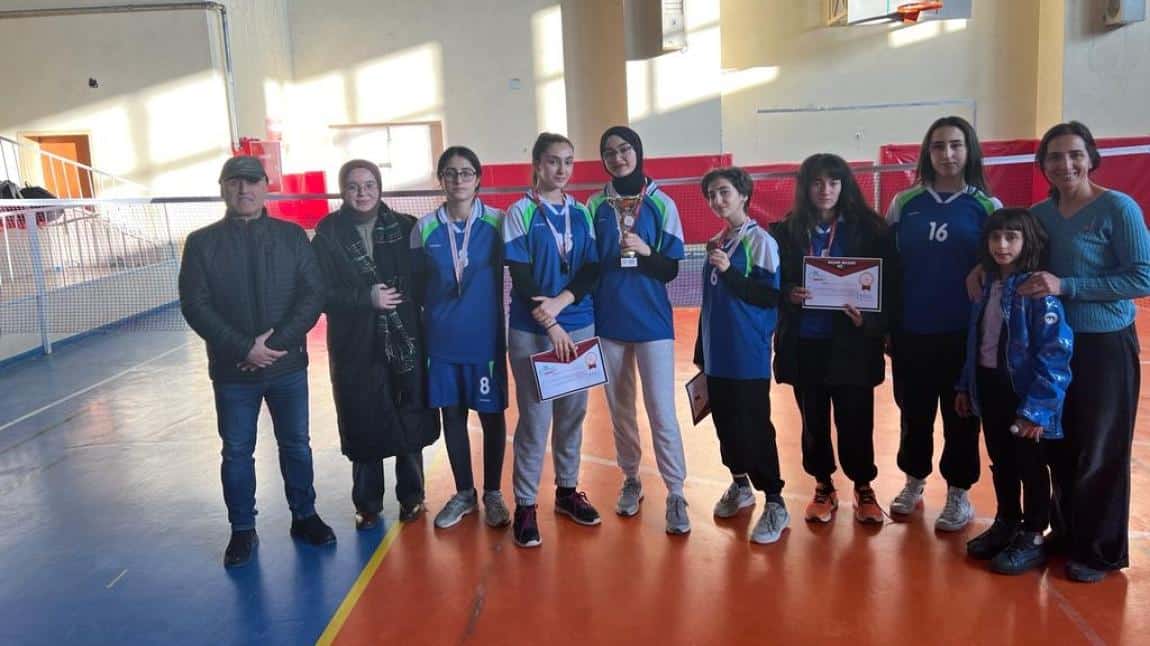 Badminton İl Turnuvasında Kız Takımımız 3.Oldu